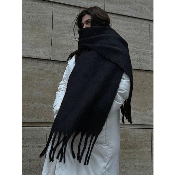 Black Wide Shawl Scarf With Tassels Fuzzy Knit Tassel Fringe Detail Hem - Picture 3 of 16